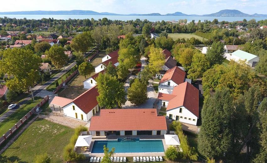 Hubertus Hof Landhotel Balatonfenyves Esterno foto