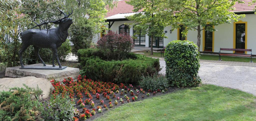 Hubertus Hof Landhotel Balatonfenyves Esterno foto