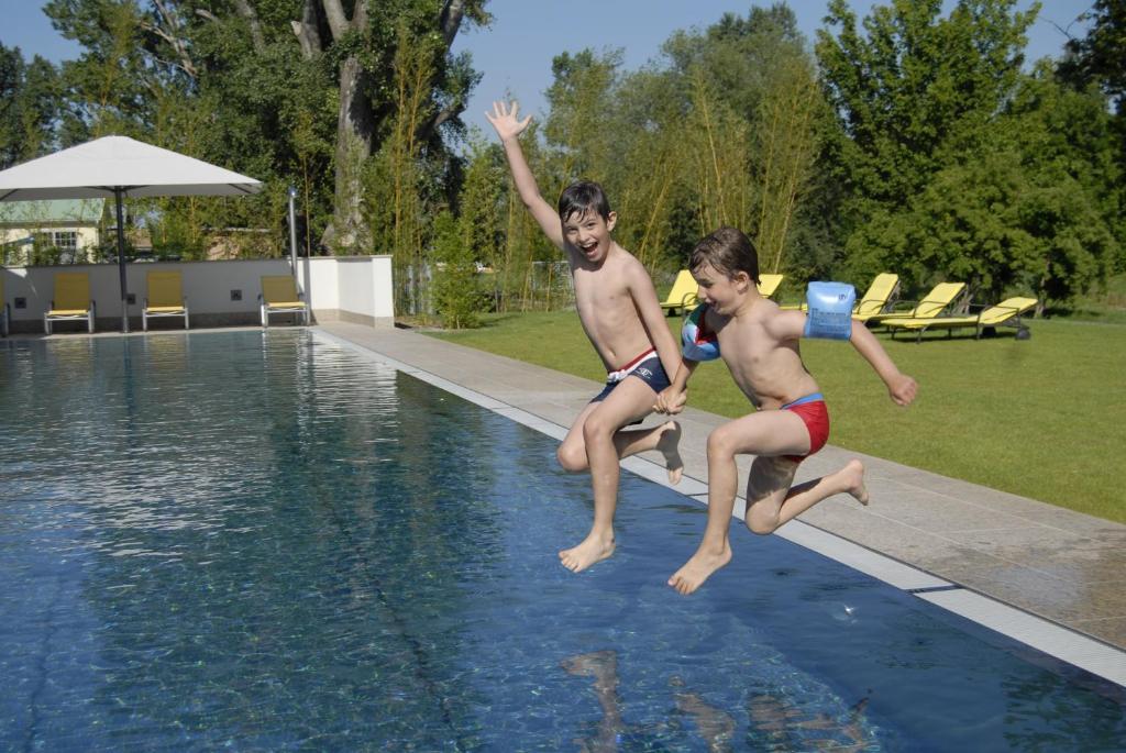 Hubertus Hof Landhotel Balatonfenyves Esterno foto