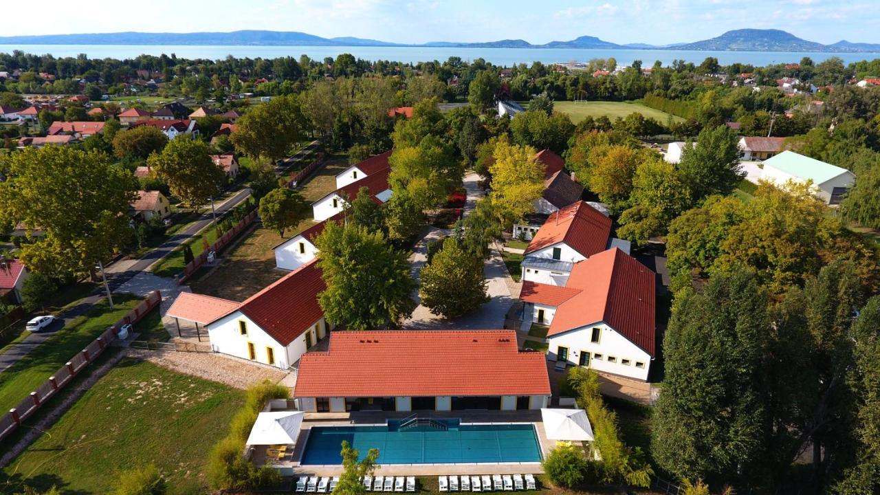 Hubertus Hof Landhotel Balatonfenyves Esterno foto